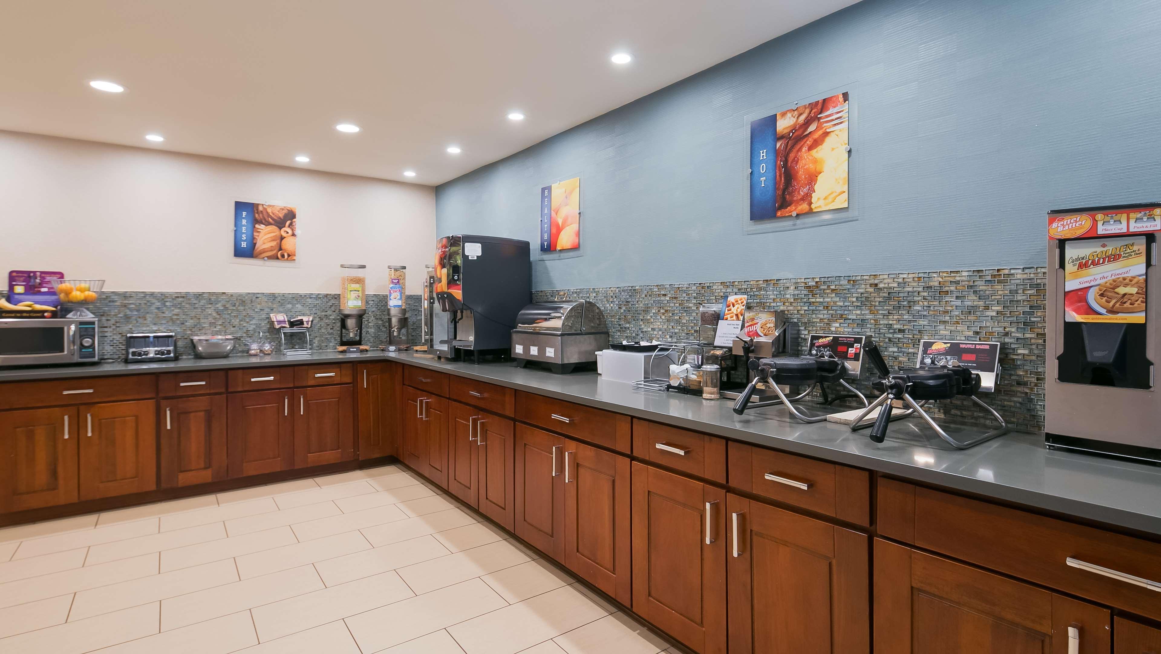 Best Western Long Beach Inn Экстерьер фото